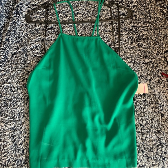 Green camisole - Picture 1 of 2